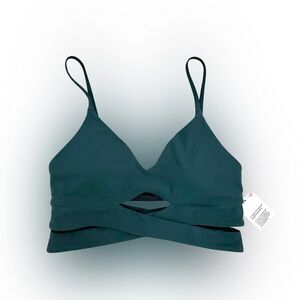 New LULULEMON Crossover Strappy & Cute Sports Bra Women’s Size 8